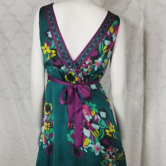 H&M V-Neck Flower Dress - Picture 3 of 8